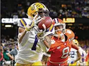  ?? ASSOCIATED PRESS ?? LSU wide receiver Ja’Marr Chase, here catching a TD pass against Clemson, would reunite with his former college QB, Joe Burrow, if the Bengals draft him.