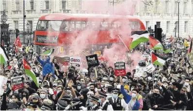  ?? Toby Melville / Reuters ?? Manifestac­ió a favor de Palestina, ahir a Londres.