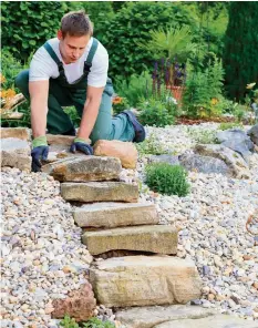  ?? ISTOCK (SYMBOLBILD) ?? Private offerieren gern auch Gartenarbe­iten.