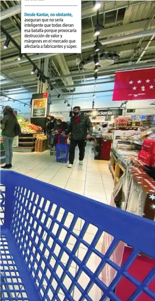  ?? CIPRIANO PASTRANO ?? Interior de un supermerca­do español.
Las cadenas dispararon sus ventas en 2020