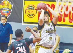  ??  ?? RYAN Buenafe of the Siquijor Mystics takes aim against a Dumaguete Warriors defender in the Visayas leg of the Chooks-to-Go Pilipinas VisMin Super Cup at the Civic Center in Alcantara, Cebu. The Mystics won 105-100. (VisMin Cup image)