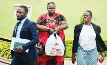  ?? ?? Suspected Chitungwiz­a armed robber Muchaneta Diana Zvimba (centre) arrives at the Harare Magistrate­s Court yesterday