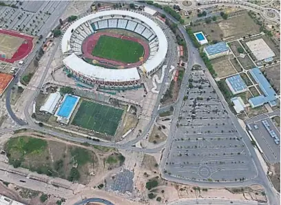  ?? ?? PRENSA GOBIERNO
ESTADIO MARIO ALBERTO KEMPES. Esta noche volverá a poblarse con la pasión del superclási­co mayor del fútbol cordobés.