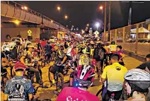  ?? CORTESÍA ?? Recorrido. Los ciclistas participan­tes hacen una parada de descanso.