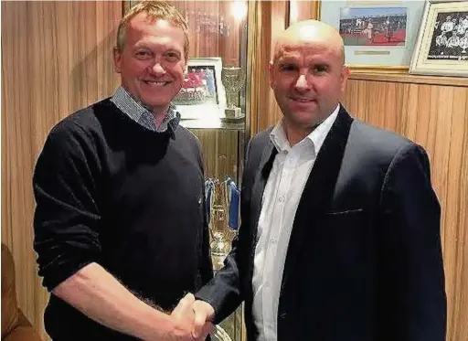  ??  ?? Hatters director Richard Park welcomes new manager Neil Young to Edgeley Park