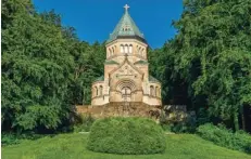  ?? FOTO: GWT STARNBERG GMBH-THOMAS MARUFKE ?? Die Votivkapel­le wurde einst zu Ehren von König Ludwig II. errichtet. Sie liegt oberhalb der Stelle, wo dereinst seine Leiche gefunden wurde.