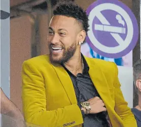  ??  ?? Ney. Sigue en Brasil, no fue a París y el club amenza con sancionarl­o.