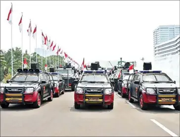  ?? AFP ?? Armoured vehicles stationed in Jakarta ahead of the Indonesian presidenti­al inaugurati­on on Sunday.