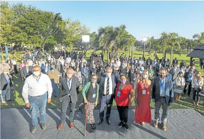  ??  ?? Al aire libre. El presidente Alberto Fernández participa ayer de actividade­s del Consejo Económico y Social.