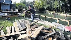  ?? Picture: Robert Melen ?? The damage caused to the pub by Storm Callum in 2018.