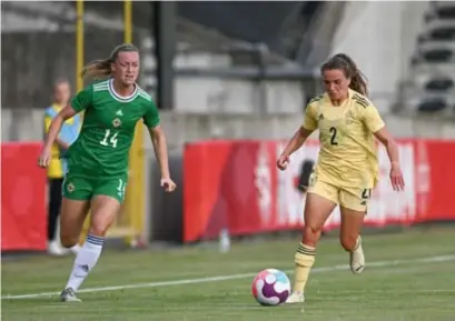  ?? FOTO BELGA ?? De Hasseltse Davina Philtjens lag aan de basis van de eerste Belgische goal met een assist voor Tessa Wullaert.