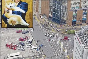  ?? REUTERS ?? An aerial view shows the site where former Japanese prime minister Shinzo Abe was shot during an election campaign for the July 10 Upper House election, in Nara yesterday. Inset shows Abe posing with an Akita Inu puppy during a state visit in Moscow in a photo taken on May 26, 2018.