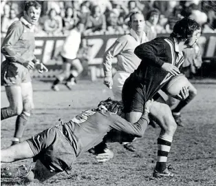  ?? AUCKLAND STAR HISTORIC COLLECTION ?? Tony Coll on the burst for the Kiwis against Wales at the Rugby League World Cup in Auckland in June, 1975.