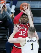  ?? MICHAEL CONROY — THE ASSOCIATED PRESS ?? Ohio State’s E.J. Liddell (32) shoots over Michigan center Hunter Dickinson (1) during a Big Ten Tournament semifinal Saturday in Indianapol­is.