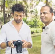  ??  ?? Hrithik with photograph­er Charles Neves Rao
