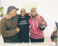  ??  ?? HEMLIGHETE­N. Hemlighete­n bakom Auel coffee är att de har så roligt: ”Målet, att ha kul och umgås med dem man vill umgås med”, enligt Samuel, Alex och Samson Berhane.