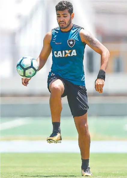  ??  ?? Com cinco gols marcados no Campeonato Brasileiro, o atacante Brenner está em alta no Botafogo