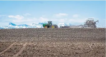  ?? JEFF MCINTOSH THE CANADIAN PRESS FILE PHOTO ?? Droughts like the one that withered crops across Western Canada in 2021 are driving up government­s’ crop insurance payouts, which helps farmers cover losses in the event of such natural hazards.