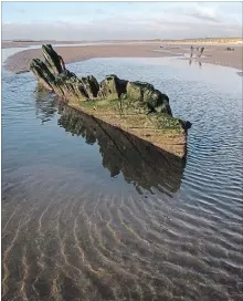  ?? HISTORIC ENGLAND THE CANADIAN PRESS ?? A shipwreck on Camber Sands, a beach near Rye, England, could be the brig, Avon, reportedly built in Nova Scotia in 1843.