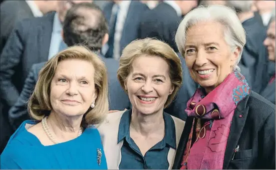  ?? POOL / GETTY ?? Serena Draghi, Von der Leyen i Christine Lagarde, presidenta del BCE, al comiat de Mario Draghi a Frankfurt dilluns