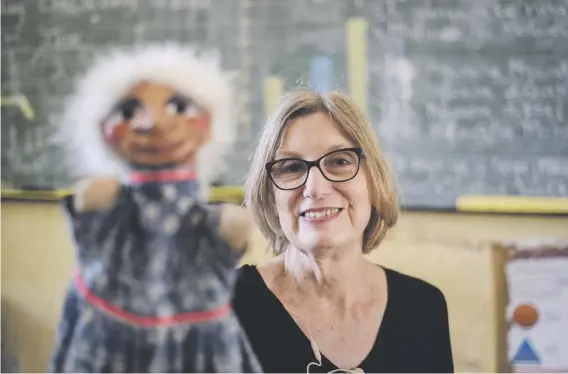  ?? Picture: Jacques Nelles ?? MAKING TEACHING FUN. World-renowned puppeteer Karen Konnerth with her puppet Maggie at FF Ribeiro Primary School in Mamelodi, east of Pretoria.