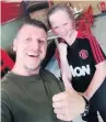  ??  ?? Frankie Treanor and dad Gareth celebrate her signing for Manchester United