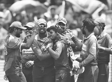  ??  ?? Sri Lanka’s Wanidu Hasaranga (C) celebrates with his teammates after he dismissed Zimbabwe’s Tendai Chatara during the second oneday internatio­nal (ODI) cricket match between Sri Lanka and Zimbabwe at the Galle Internatio­nal Cricket Stadium in Galle on...