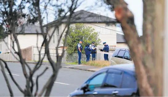  ?? Photo / Hayden Woodward ?? Police in Great North Rd, Glendene, after a woman’s body was found overnight Wednesday.