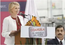  ??  ?? Regine Hangen-eck, presidenta del Consejo de Supervisió­n de Voss Automotive, dijo que han visto en Voss-méxico el desarrollo de una historia de éxito, y pese a la renegociac­ión del TLCAN se aferran a su confianza en el futuro de México y su compromiso...