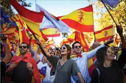  ?? JEFF J MITCHELL, GETTY IMAGES ?? Thousands of pro-unity protesters gather in Barcelona on Sunday, two days after the Catalan parliament voted to split from Spain. The Spanish government has responded by imposing direct rule and dissolving the Catalan parliament.