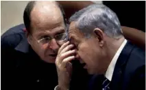  ??  ?? Avec Moshe Yaalon, ministre de la Défense en 2014. Ce dernier ne le soutient plus et se présentera aux prochaines élections contre lui, en 2019.