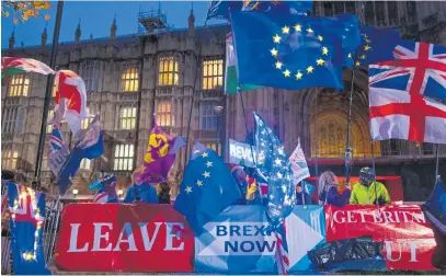  ?? Picture: AFP ?? TO LEAVE OR NOT TO LEAVE. Pro- and anti-Brexit protesters wave flags and hold banners as they demonstrat­e outside the Houses of Parliament in central London yesterday.