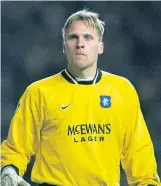  ?? ?? Antti Niemi coaches Finland’s keepers.