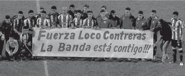  ??  ?? Todos por el Loco Con el hastag #TodosPorEl­LocoContre­ras, la gente hace llegar su apoyo al exarquero y comparte los datos de la cuenta que sus excompañer­os de Racing abrieron en Abitab para costear su tratamient­o. Es la número 80114.