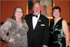  ?? (NWA Democrat-Gazette/Carin Schoppmeye­r) ?? Frankie Rankin (from left), Clark Ellison and Allison McElroy visit at O’ Night Divine.