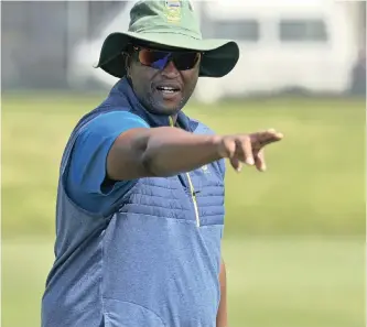  ?? ZAAHIER ADAMS ?? HILTON Moreeng will remain the SA women’s coach until 2023 after his contract was renewed for a further three years yesterday. | Backpagepi­x