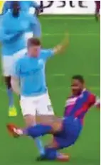  ??  ?? Reckless: Puncheon on De Bruyne