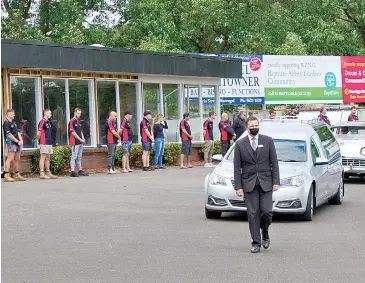  ??  ?? Nielsen Funerals director Mark Gauci leads the cortege at Western park following the funeral of Geoff Rhodes.