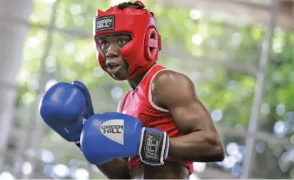  ?? FOTO COLPRENSA ?? Yuberjen Martínez no solo es la gran figura del boxeo antioqueño sino del país. Él, y los restantes integrante­s del elenco, claman por soluciones en la Liga y respaldo de Indeportes.