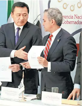  ?? JESÚS QUINTANAR ?? El secretario federal y el jefe de Gobierno, Miguel Ángel Mancera.