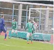  ?? FOTO: FUPA ?? Der TSV Bayer bezwang Nievenheim im Halbfinale des Kreispokal­s.