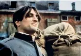  ??  ?? Ieri De Niro in una scena di «Novecento» di Bertolucci, del 1976. Nello stesso anno vinse l’Oscar per «Il padrino — parte II». Nel 1981 per «Toro scatenato»