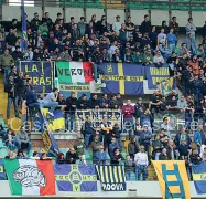  ??  ?? Rimprovera­ti La frangia più calda del tifo del Verona