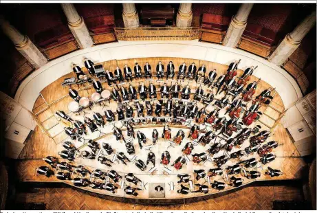  ??  ?? Zwischen Konzerthau­s (Bild) und Musikverei­n fließt unterirdis­ch die Wien. Dass die Symphonike­r überirdisc­h klingen: Das ist der Job von ...