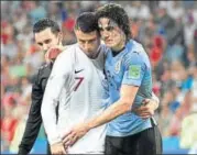  ?? AFP ?? Ronaldo helps Edinson Cavani (right) off the pitch.