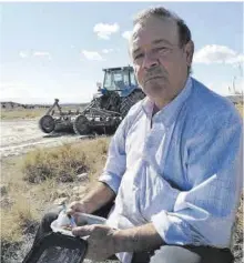  ?? El Periódico ?? Javier Martínez lleva toda una vida dedicado a la agricultur­a.
