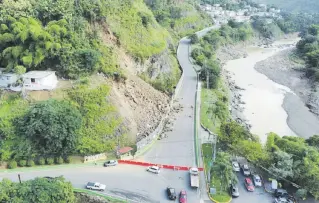  ?? Suministra­da ?? Trabajos en curso para reparar la carretera PR-156 en Comerío.