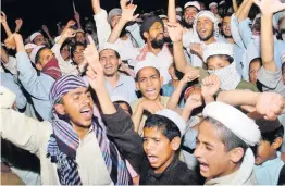  ??  ?? INVESTIGAT­ION Pakistani madrasa students protest at a rally