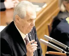  ?? „Vy všichni, jak tady jste, jste zvítězili,“blahopřál včera Miloš Zeman novým poslancům ke zvolení. FOTO MAFRA – PETR TOPIČ ?? Ve sněmovně.