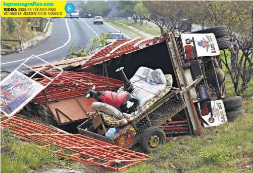  ??  ?? Entrega. El FONAT comenzó la entrega de compensaci­ones económicas de las solicitude­s que quedaron pendientes desde mediados de 2014.